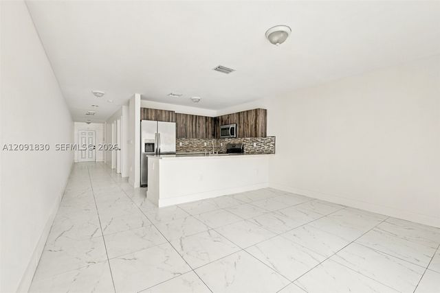 523-525 NW 106th St, Miami, FL 33150