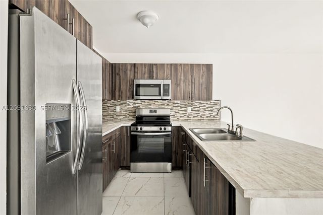 523-525 NW 106th St, Miami, FL 33150