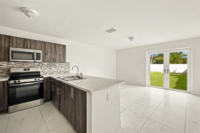 523-525 NW 106th St, Miami, FL 33150