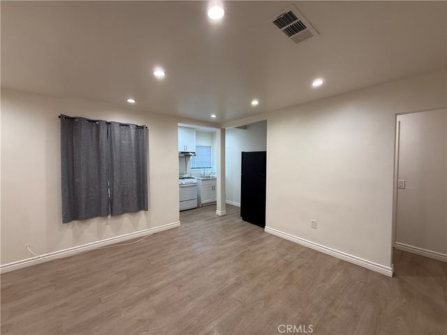 7045 Lindley, Reseda, CA 91335