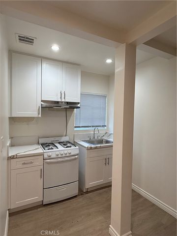 7045 Lindley, Reseda, CA 91335