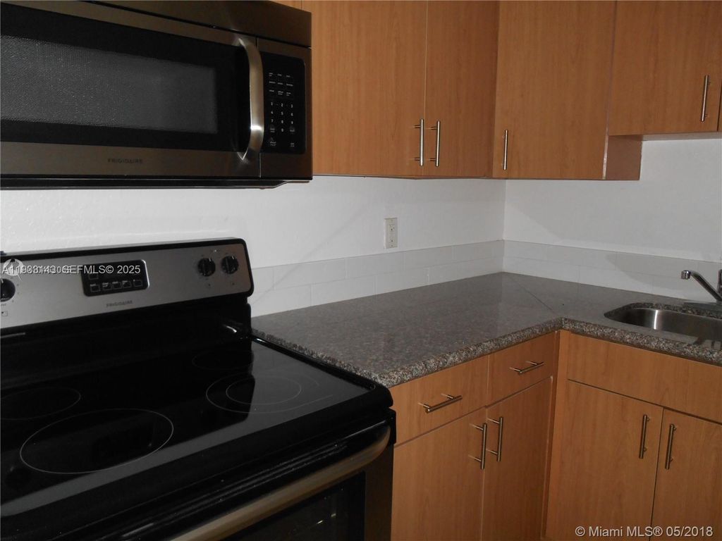 5122 NW 79th Ave 305, Doral, FL 33166