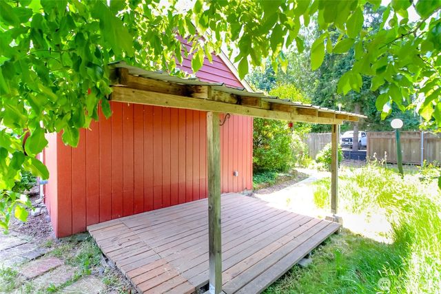 14523 Pioneer Way E, Puyallup, WA 98372