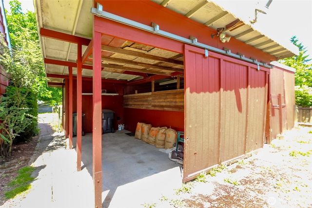 14523 Pioneer Way E, Puyallup, WA 98372