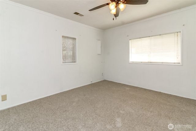 14523 Pioneer Way E, Puyallup, WA 98372