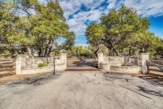 1175 Enchanted Oaks DR, Driftwood, TX 78619