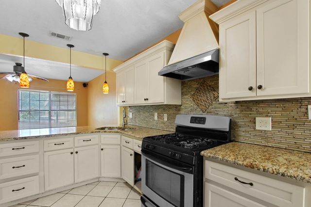 3829 Willing Avenue, Fort Worth, TX 76110