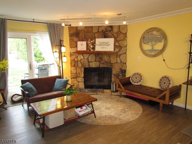 116 Saint Anns Ct, Franklin Twp., NJ 08873