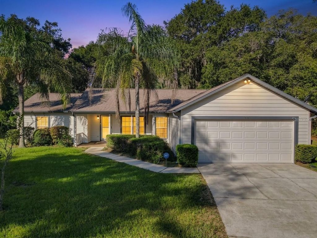1056 SHADY HOLLOW DRIVE, Deland, FL 32724