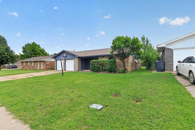 811 Ridgeway Drive, Yukon, OK 73099