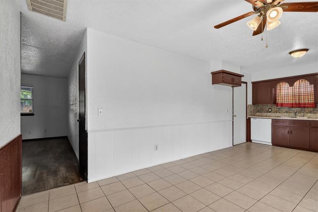 811 Ridgeway Drive, Yukon, OK 73099