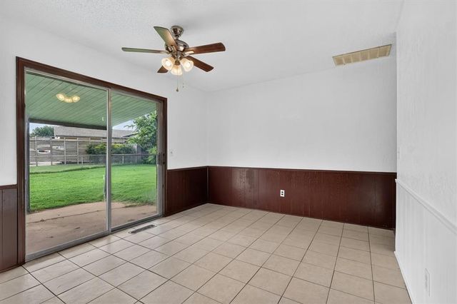 811 Ridgeway Drive, Yukon, OK 73099