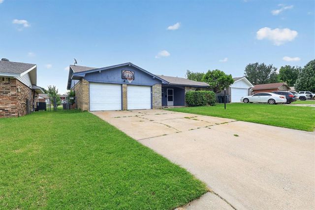 811 Ridgeway Drive, Yukon, OK 73099