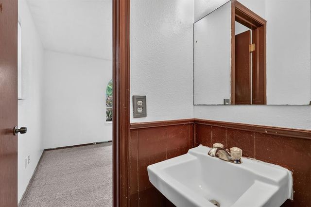811 Ridgeway Drive, Yukon, OK 73099