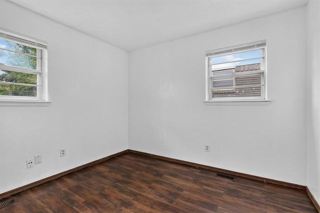 811 Ridgeway Drive, Yukon, OK 73099