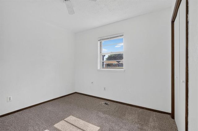 811 Ridgeway Drive, Yukon, OK 73099