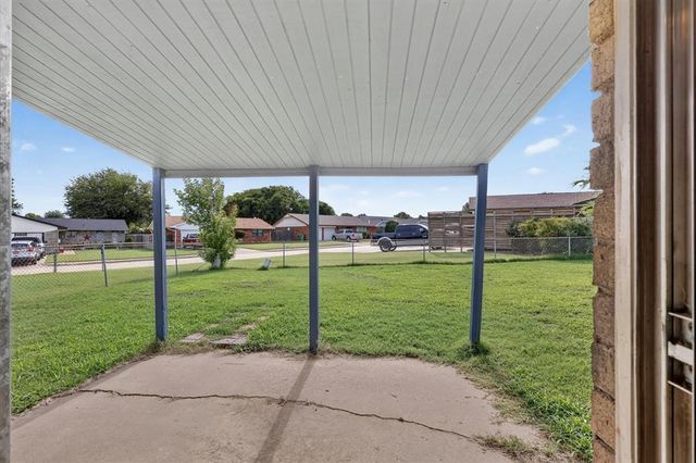 811 Ridgeway Drive, Yukon, OK 73099