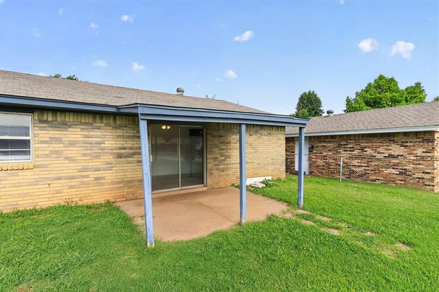 811 Ridgeway Drive, Yukon, OK 73099