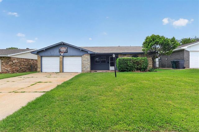 811 Ridgeway Drive, Yukon, OK 73099