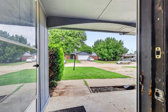811 Ridgeway Drive, Yukon, OK 73099