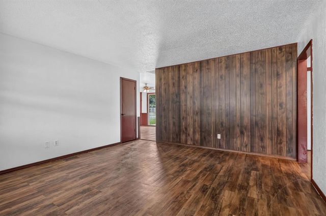 811 Ridgeway Drive, Yukon, OK 73099