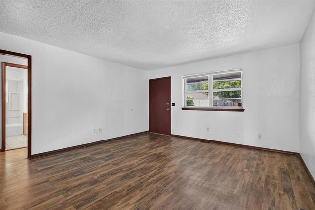 811 Ridgeway Drive, Yukon, OK 73099