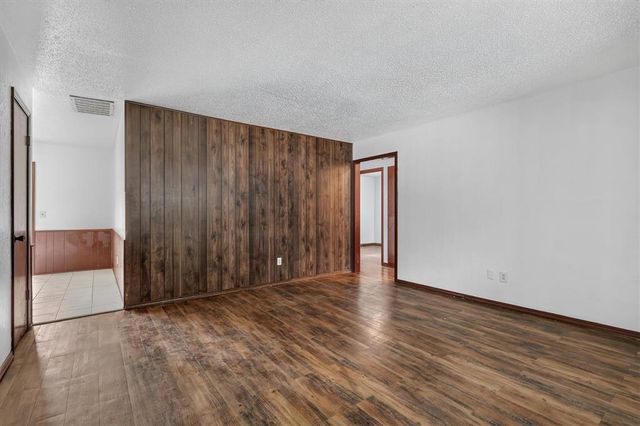 811 Ridgeway Drive, Yukon, OK 73099