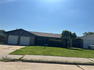 811 Ridgeway Drive, Yukon, OK 73099