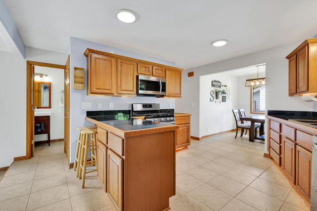 7527 S 73rd STREET, Franklin, WI 53132
