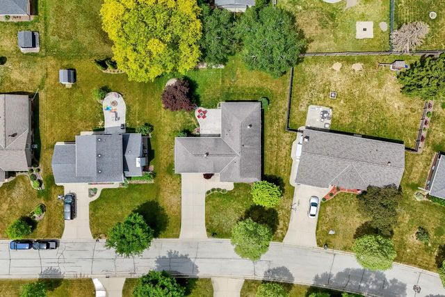 7527 S 73rd STREET, Franklin, WI 53132