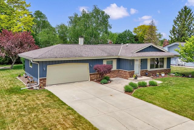 7527 S 73rd STREET, Franklin, WI 53132