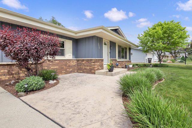 7527 S 73rd STREET, Franklin, WI 53132