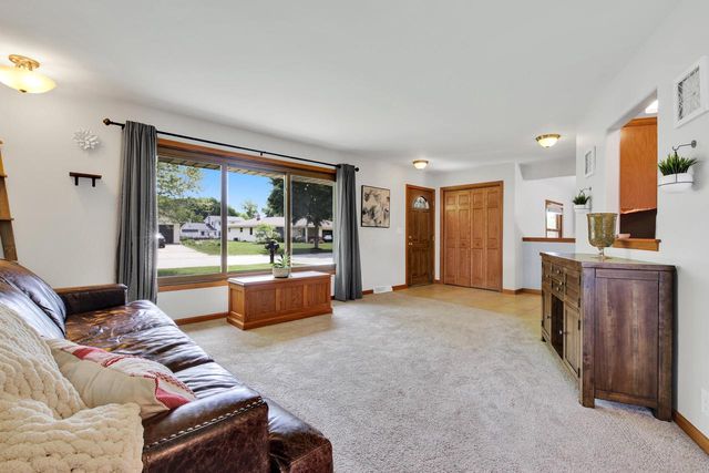 7527 S 73rd STREET, Franklin, WI 53132