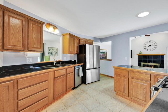 7527 S 73rd STREET, Franklin, WI 53132