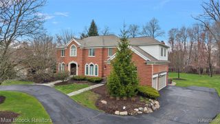 945 Wellsley Court, Bloomfield Hills, MI 48304