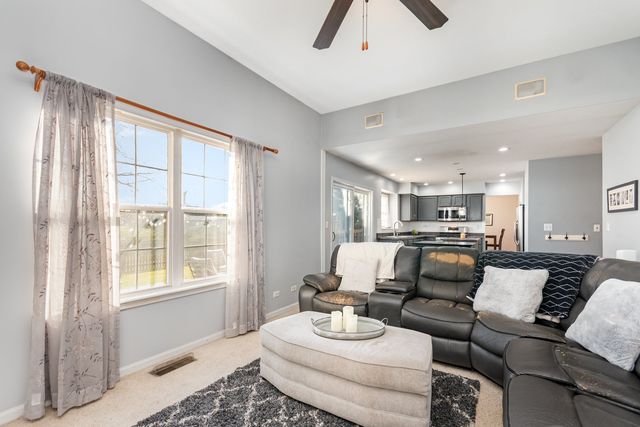 714 Pinehurst Lane, Oswego, IL 60543