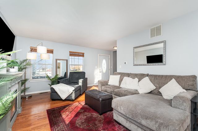 714 Pinehurst Lane, Oswego, IL 60543