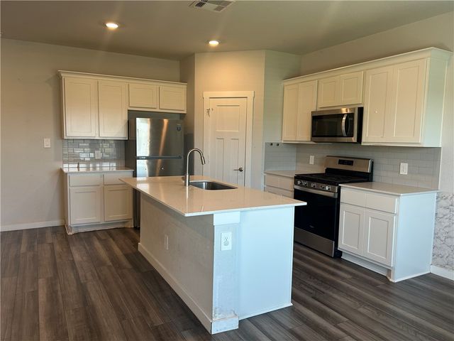1218 Amistad Loop, College Station, TX 77845