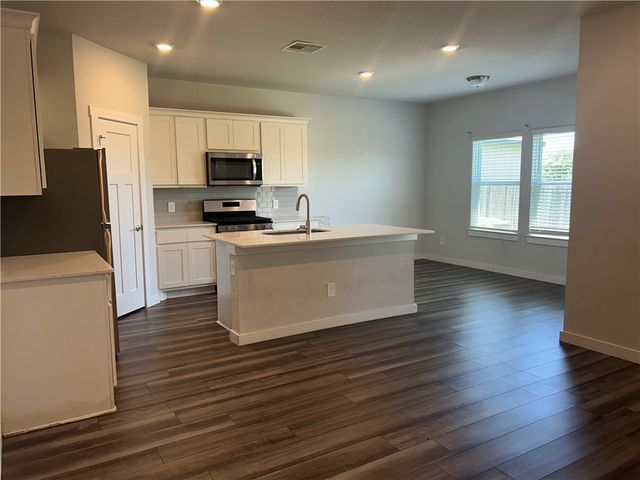 1218 Amistad Loop, College Station, TX 77845