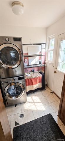 331 S Chocolay Avenue, Clawson, MI 48017