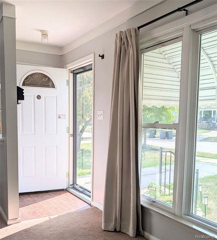 331 S Chocolay Avenue, Clawson, MI 48017
