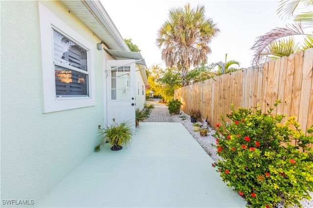 1270 11th ST N, Naples, FL 34102