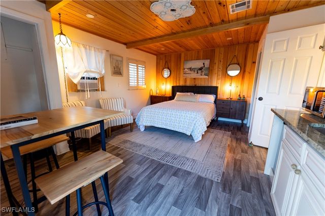 1270 11th ST N, Naples, FL 34102