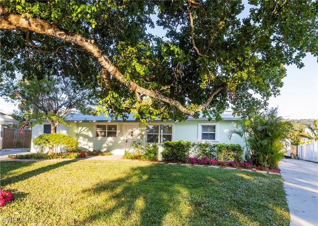 1270 11th ST N, Naples, FL 34102