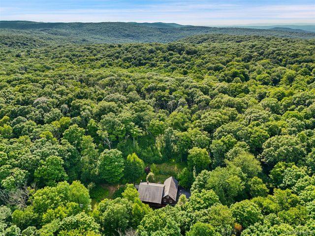 39 Miller Hill Woods Court, Carmel, NY 10512