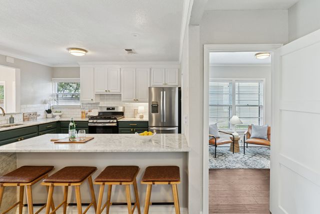 3024 5th Avenue, Fort Worth, TX 76110