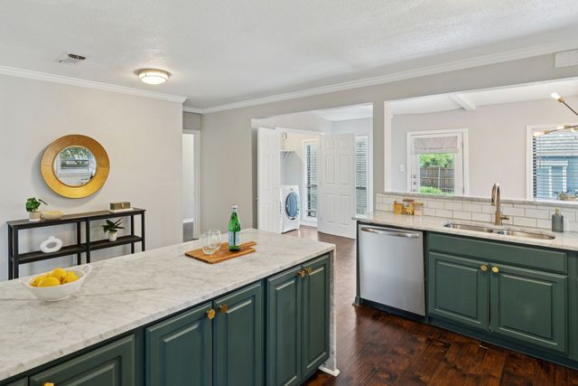 3024 5th Avenue, Fort Worth, TX 76110