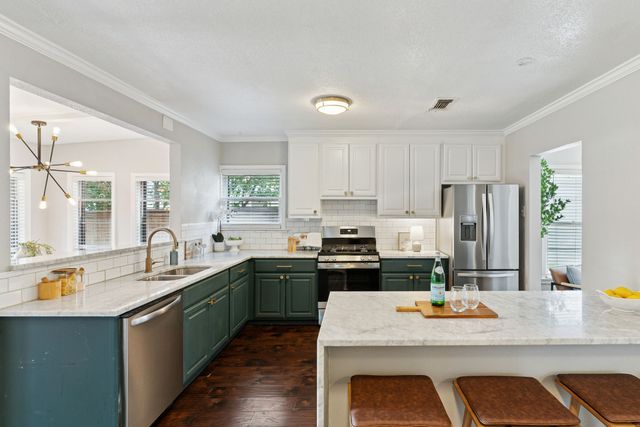 3024 5th Avenue, Fort Worth, TX 76110