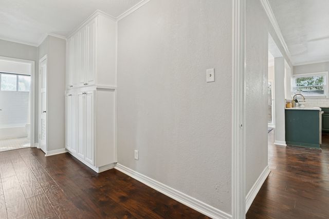 3024 5th Avenue, Fort Worth, TX 76110