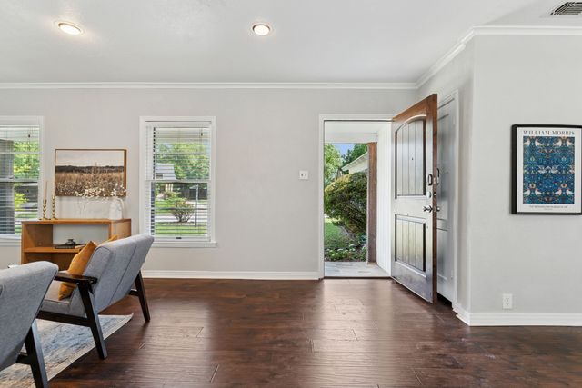 3024 5th Avenue, Fort Worth, TX 76110
